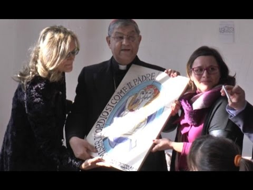 Napoli - Il cardinale Sepe visita l'istituto comprensivo "Virgilio 4" (17.12.15)