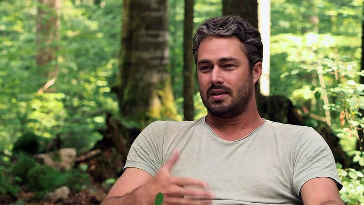 The Forest Interview Taylor Kinney (2016)