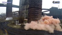 Buzz : La destruction de deux cheminées géantes filmées par un drone !