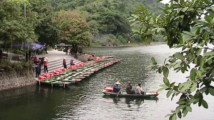 Intriguing Trang An World Heritage, Cave Grottoes Under Mountains