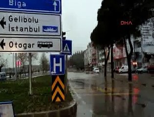 Çanakkale'de çamur denizin rengini değiştirdi