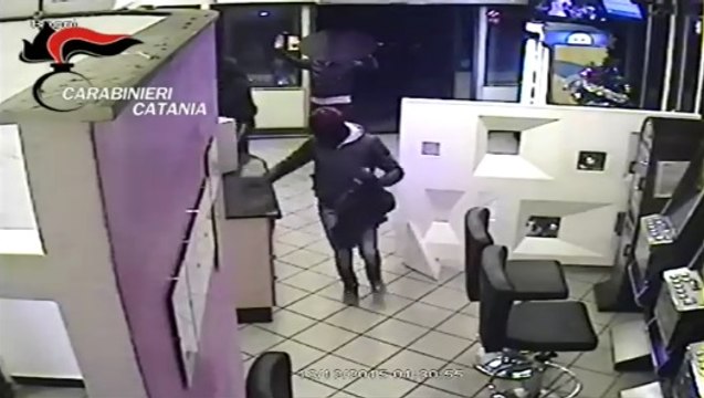 Catania - tentano di rapinare distributore carburanti: 4 arrestati