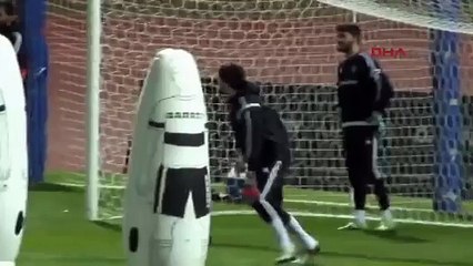 Tolga az kalsın kendini sakatlıyordu!