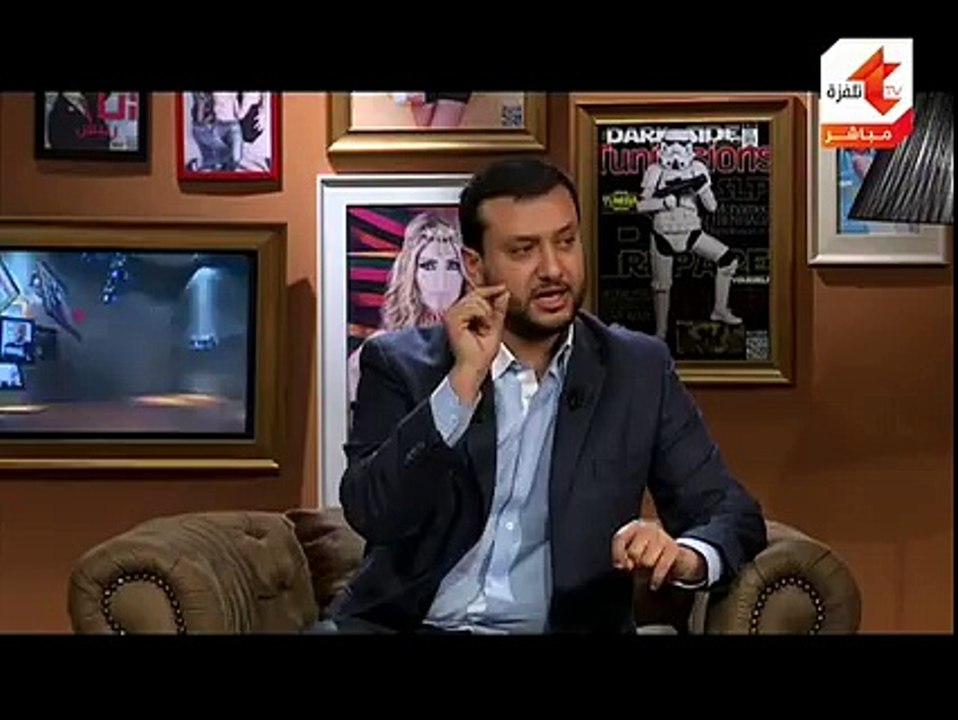 شاب تونسي يعزف على المزود بطريقة غريبة عن العادة