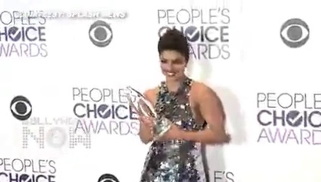 Priyanka Chopra Wins Favourite Actress Award for Quantico - People's Choice Award 2016