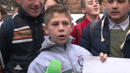 Korçë, protestë për shkollën - Top Channel Albania - News - Lajme