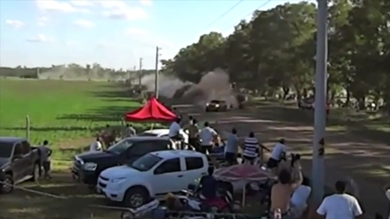 auto rusi sve ispred sebe