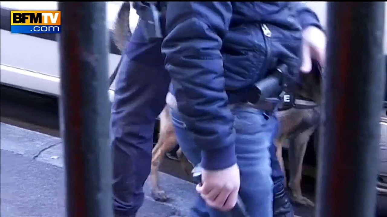 Des chiens de police à la recherche d'explosifs à la Goutte d'or