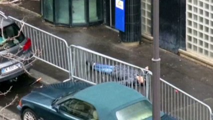 Un hombre abatido junto a una comisaría en París