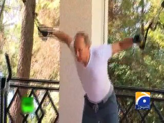 Putin plays ice hockey in Sochi