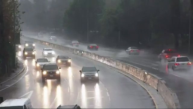 Raw: Heavy Rainfall Floods, Closes Calif. Roads
