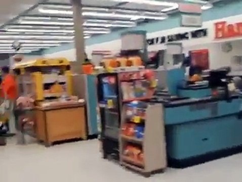 Umarsızca Şarkı söyleyen adam ve destekçileri