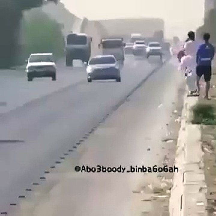 Over speed car ko dakhye stunt karte howe