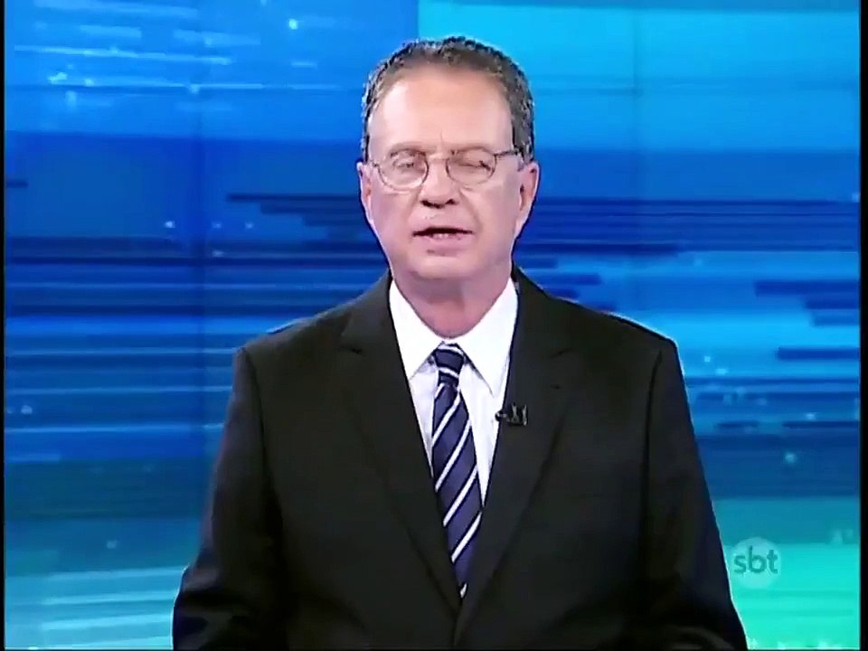 Bombeiros resgatam gato que ficou preso entre dois muros nos Estados Unidos