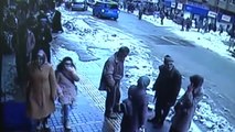 Huge Chunks of Snow Crash Down on Unsuspecting Turkish Pedestrians