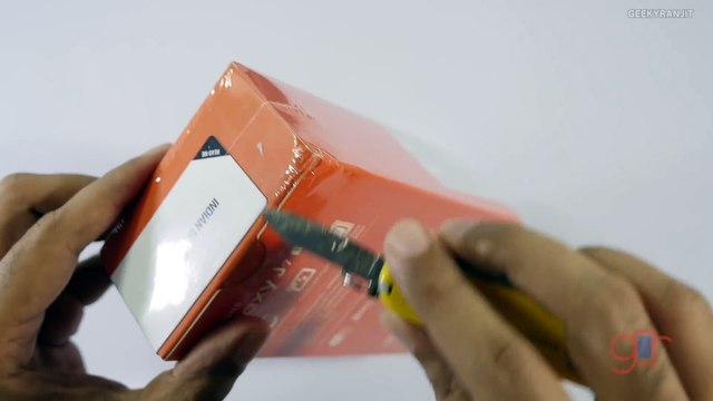 Samsung Galaxy J7 4G Smartphone Unboxing & Overview