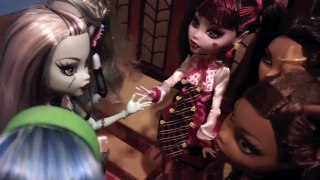 Monster High: Frankie Stein Gets a Date