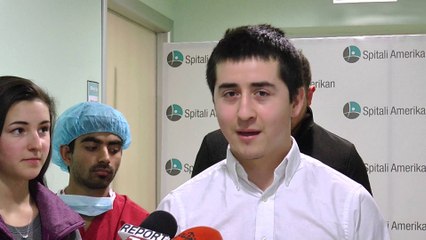 Report TV - Në Spitalin Amerikan në Tiranë, kryejnë praktikën 7 studentë nga SHBA