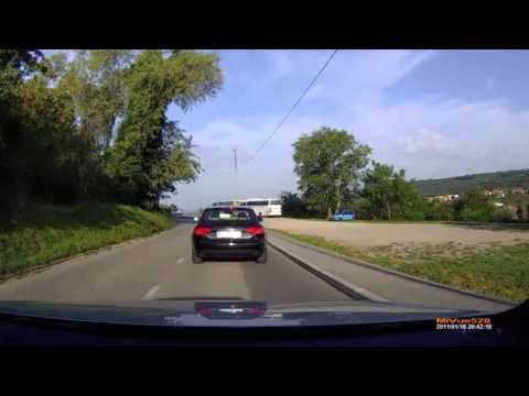 Лобовая авария на пустой дороге в Украине