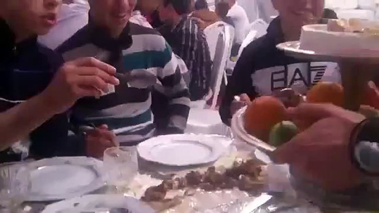 Quand t'es invité tes potes et toi à un mariage ^^