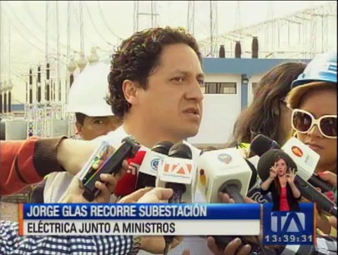 Jorge Glas recorre subestación eléctrica junto a ministros