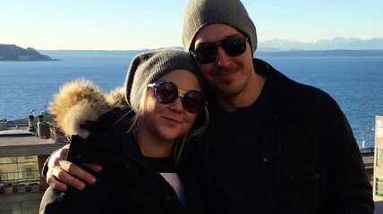 Amy Schumer sort avec un designer de meubles de Chicago