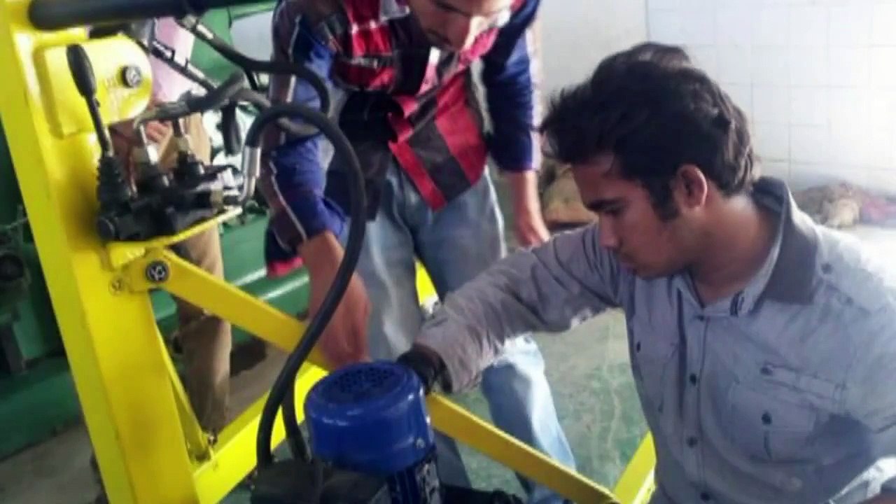 Hydraulic floor crane