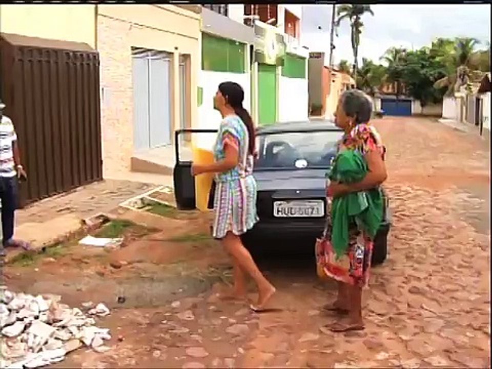 Chuva forte alaga comércios, derruba teto de casas no Crato