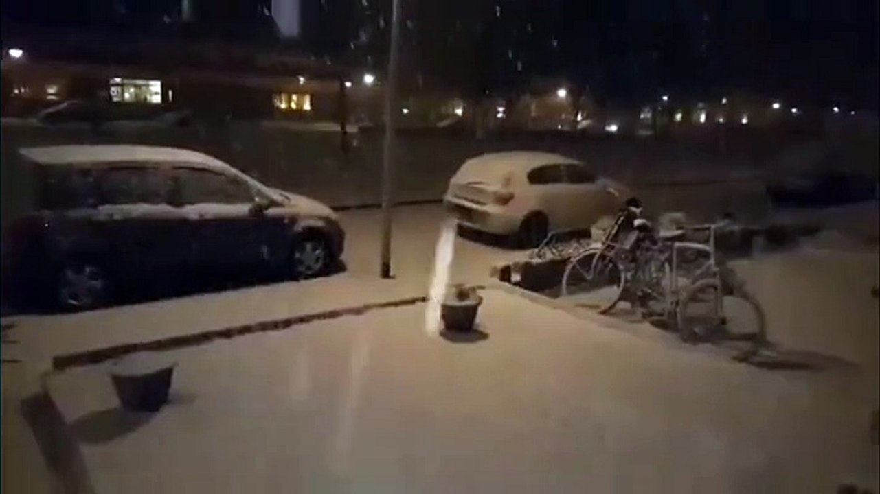Drie centimeter sneeuw in Winschoten - RTV Noord