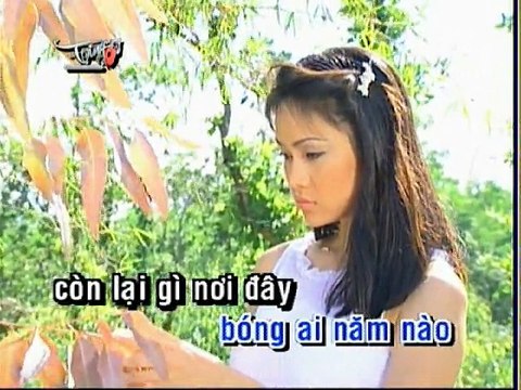 Góc Phố BuồnTác giả: Đinh Quang Minh LỜI NHẠC NGHE NHẠC KARAOKE COMMENT Em yêu ơi, tình đã trôi theo tháng năm đi xa vời mà lòng anh vẫn không nguôi sầu tiếc cho ngày tháng buồn vui trong vòng ân ái. Trong đêm mơ tình vẫn xanh như karaoke -Minh Tuyet