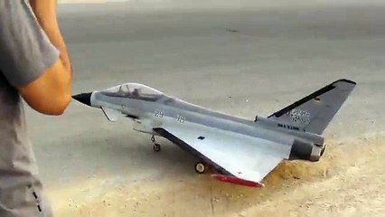اقلاع طائرة نفاثة تايفن