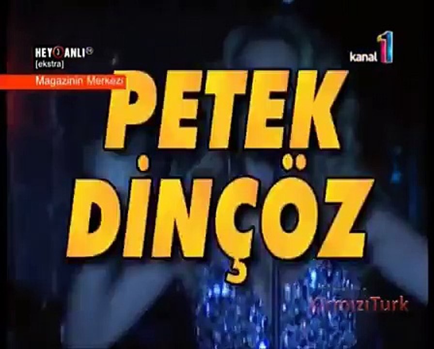 Petek Dinçöz sahnede danslar derin göğüs dekoltesi