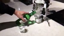 Buzz : Le robot Drinky, votre compagnon de boisson ( The Alcohol drinking Robot ) !
