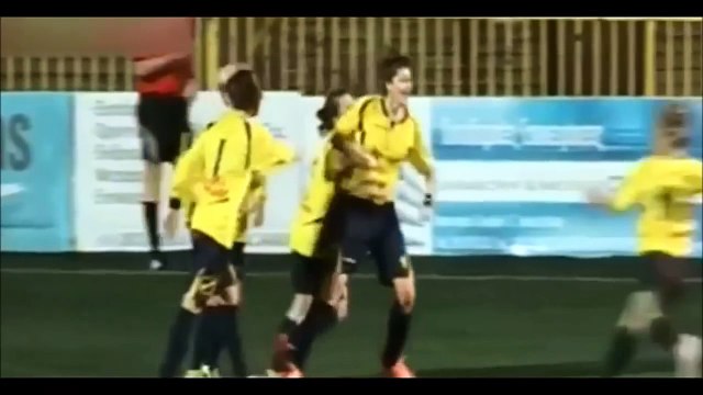 Kadın Futbolcu Golden Sonra Formasını Çıkarırsa (Abartlılı Gol Sevinci)