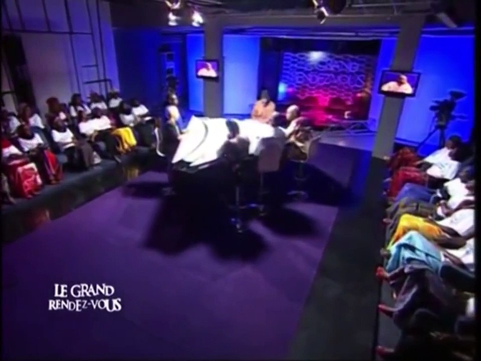 Kemi Seba dialogue avec l'ambassadrice du ZIMBABWE SUR MUGABE“