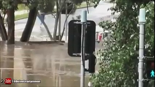 Fire Brigade Truck Drives through 11 foot Flood in England- Most Amazing And Shocking Video