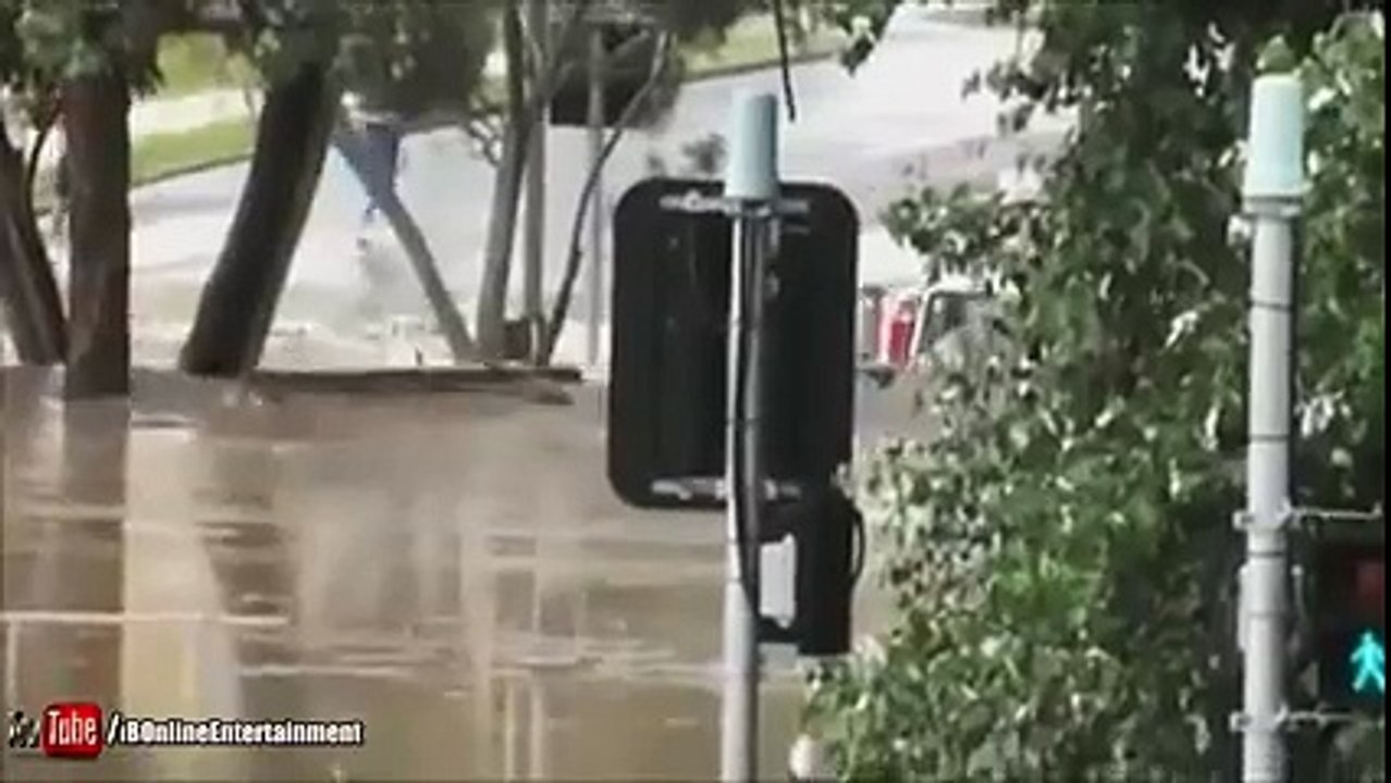 Fire Brigade Truck Drives through 11 foot Flood in England- Most Amazing And Shocking Video