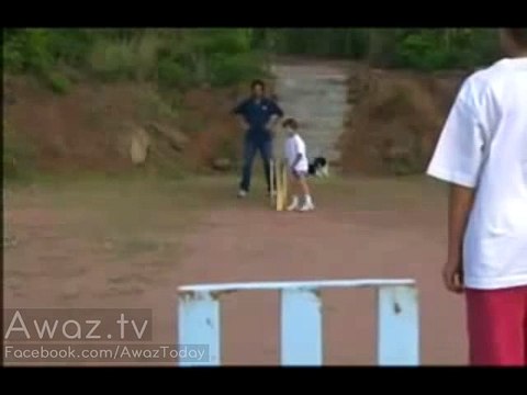 Imran Khan Rare & Unseen Video Of Playing Cricket With His Sons