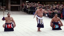 Japon : rituel de lutteurs de sumo pour la nouvelle année