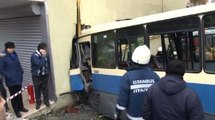 Sarıyer'de Dehşet! Kontrolden Çıkan Minibüs Duvara Tosladı