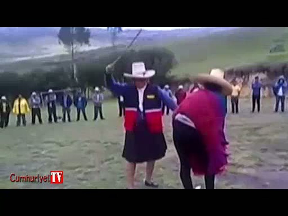 Eniştesiyle ilişki yaşayan kadına köy meydanında ceza