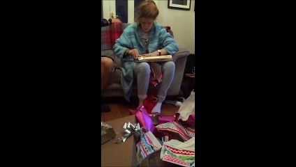 La réaction démesurée d'une fille qui reçoit des places pour Justin Bieber