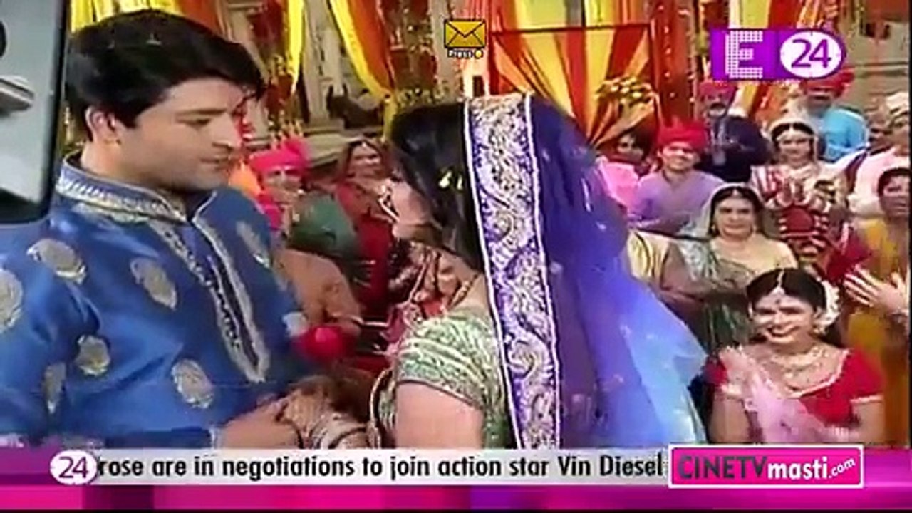 Suraj aur Sandhaya ka romance - 8th January 2016 - Diya Aur Baati Hum