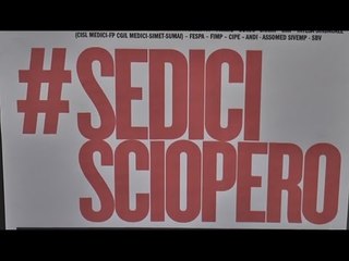 Napoli - I medici scioperano contro i tagli (16.12.15)