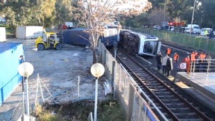 İzmir'de Metro Kazası ; Yaralılar Var-olay Yerinden Ek Görüntüler