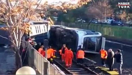 В Турции перевернулся поезд метро: множество пострадавших