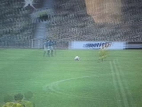 Ronaldinho dribble 2 joueurs et marque un goal des 30 metres