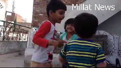 Cute little kids shouting "Imran Khan jeetay ga"
