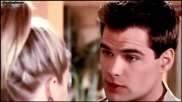 Jennie Garth as Kelly in Beverly Hills 90210! (Season 7)