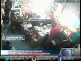 Captado en cámara - Se roban más de 100 mil pesos de un almacén apunta de pistola